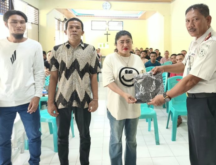 Rutan Poso Bagikan Kebutuhan Sandang 358 Warga Binaan