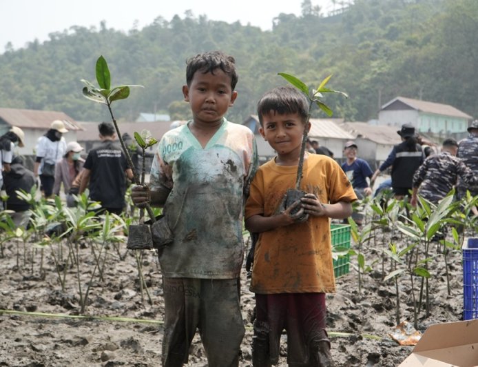 PT IMIP Padukan Pelestarian Mangrove dan Kemandirian Ekonomi Warga
