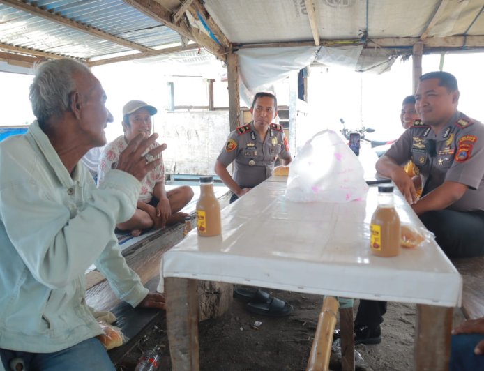 Kapolres Donggala Serap Aspirasi Warga di Pelabuhan Lama Lewat Program POLIRAN