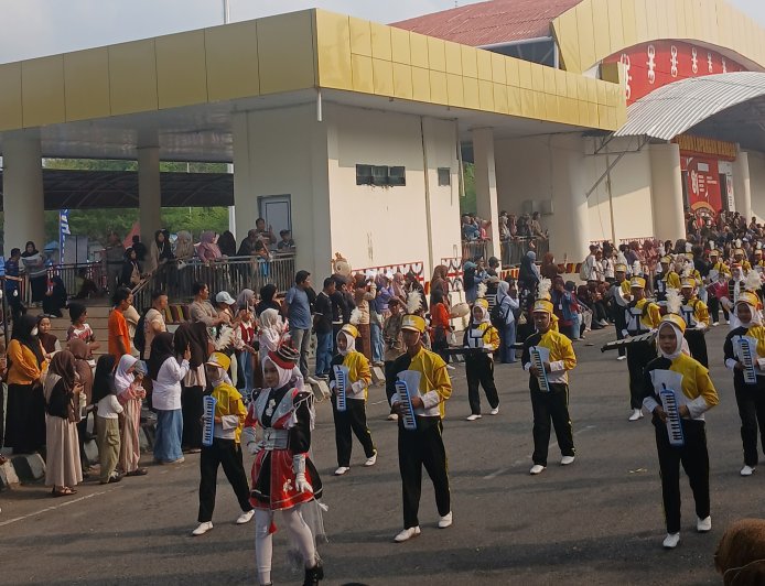 SMA 3 Poso Gelar Smantig Marching Festival