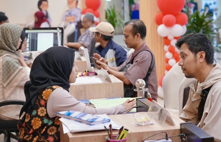 Di Tengah Kesibukan, Warga Manfaatkan PELATARAN untuk Urusan Pertanahan saat Akhir Pekan