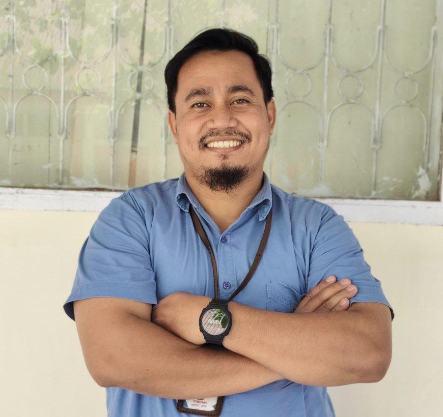 Kertas yang Retak, Palu yang Berpaling