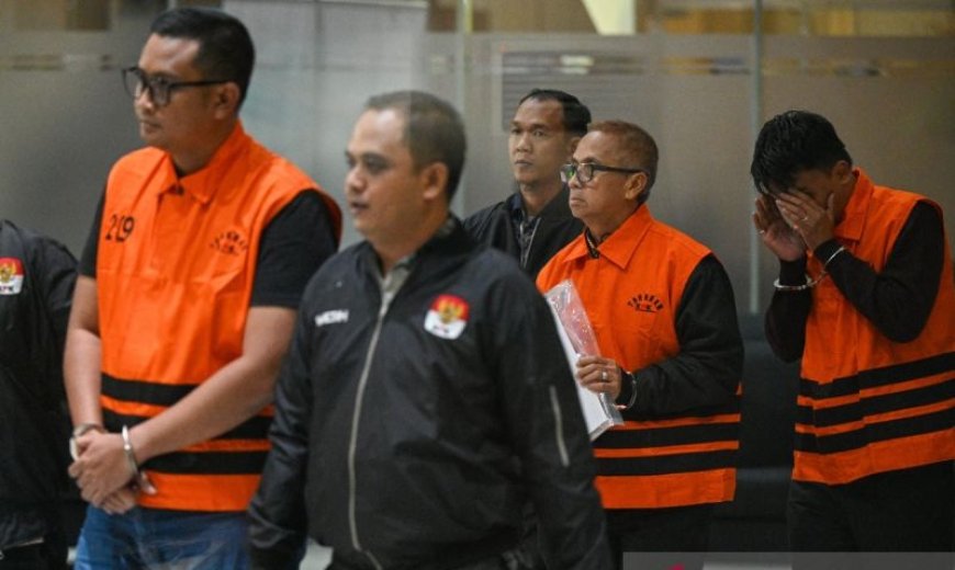 KPK: Tong Biru Berisi Rp934 Juta Ditemukan di Rumah Adik Bupati Klaten
