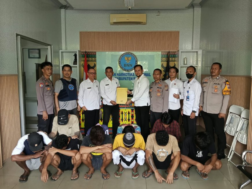 Polres Poso Serahkan 10 Pengguna Narkoba ke BNN untuk Direhabilitasi