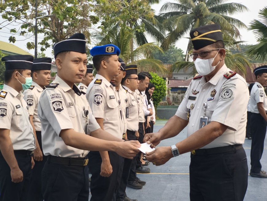 Karutan Poso Bagikan Masker Antisipasi Dampak Asap Karhutla