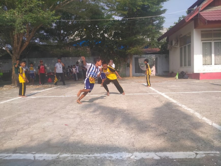 Serunya Lomba Permainan Hadang, SDN 6 Palu Raih Juara